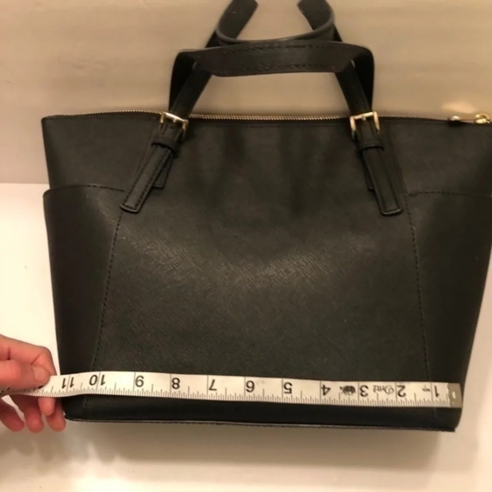 Michael kors black saffiano leather zipper bag